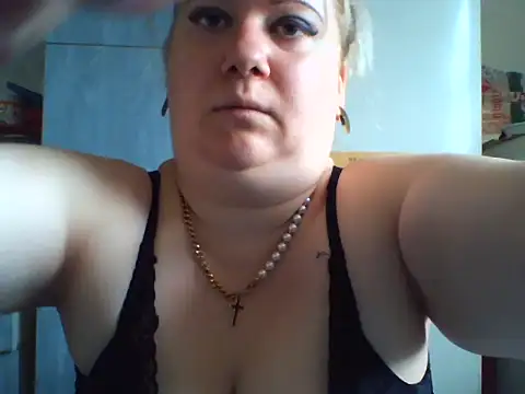 Snapshot of D_Marinna chatting on September 16, 9:10 am D Marinna online show from September 16, 9:10 am