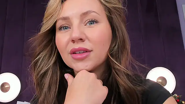 LilyRaisa online show from January 9, 9:27 am