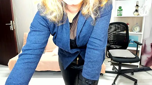 Cassandra Hotty online show from March 13, 3:54 am