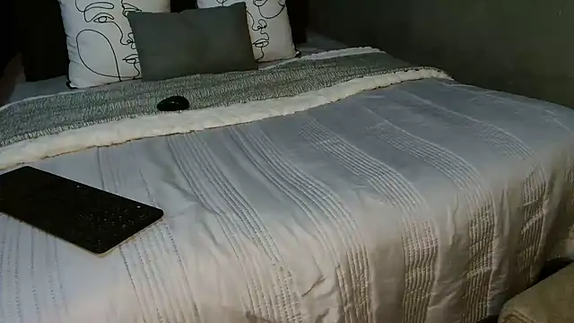 Snapshot of CURVEYDOLLXX chatting on November 12, 3:07 am CURVEYDOLLXX online show from November 12, 3:07 am