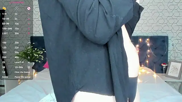 Linda Bryant online show from February 18, 2:38 pm