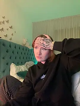 Snapshot of _Chlo__e chatting on February 22, 4:18 am Chlo e online show from February 22, 4:18 am