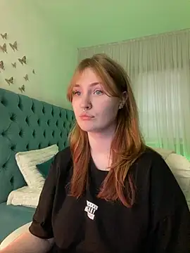 Snapshot of _Chlo__e chatting on March 6, 5:03 am Chlo e online show from March 6, 5:03 am