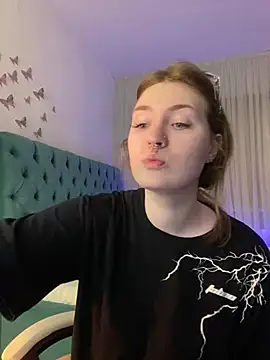 Snapshot of _Chlo__e chatting on March 7, 10:43 pm Chlo e online show from March 7, 10:43 pm