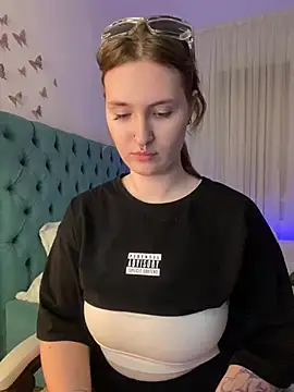 Snapshot of _Chlo__e chatting on March 13, 2:49 am Chlo e online show from March 13, 2:49 am