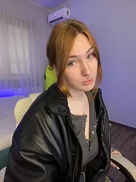 Snapshot of _Chlo__e chatting on October 2, 11:28 am Chlo e online show from October 2, 11:28 am