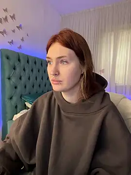 Snapshot of _Chlo__e chatting on October 19, 10:49 am Chlo e online show from October 19, 10:49 am