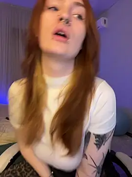 Snapshot of _Chlo__e chatting on October 27, 9:30 pm Chlo e online show from October 27, 9:30 pm