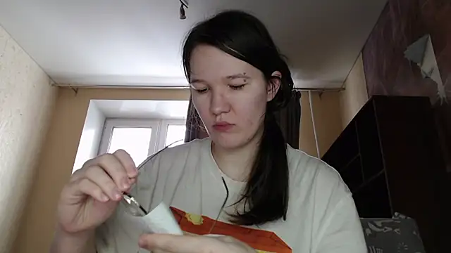 Snapshot of MiriamOr chatting on February 19, 7:17 am MiriamOr online show from February 19, 7:17 am