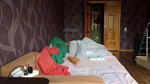 Snapshot of MiriamOr chatting on October 27, 8:07 am MiriamOr online show from October 27, 8:07 am