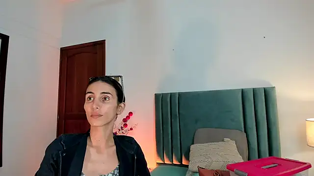 Nina Cavaali online show from December 23, 6:05 pm