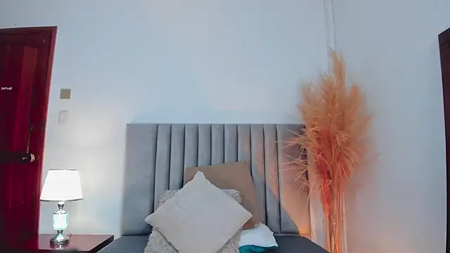 Nina Cavaali online show from December 27, 9:00 pm