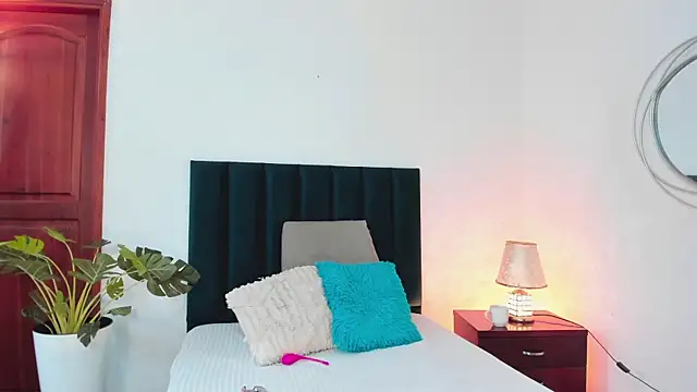 Nina Cavaali online show from December 29, 5:22 pm