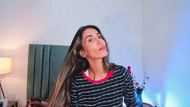 Nina Cavaali online show from December 30, 6:05 pm