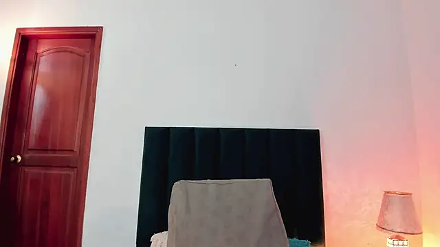 Nina Cavaali online show from January 10, 6:06 pm