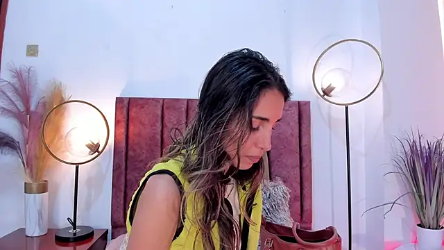 Nina Cavaali online show from January 11, 6:33 pm