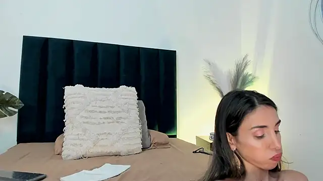 Nina Cavaali online show from January 28, 9:08 pm