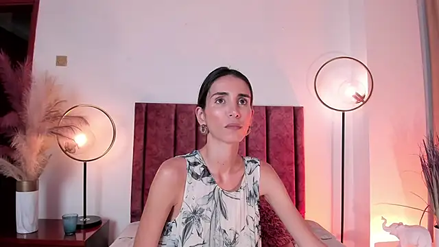 Nina Cavaali online show from February 13, 6:05 pm