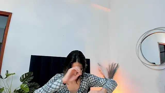 Nina Cavaali online show from February 27, 2:32 pm