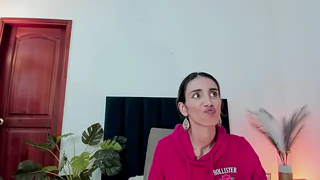 Nina Cavaali online show from March 7, 6:11 pm