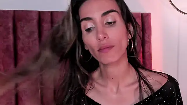 Nina Cavaali online show from March 10, 8:45 pm