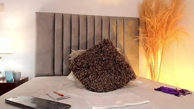 Nina Cavaali online show from March 15, 7:48 pm