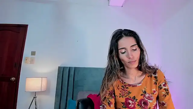 Nina Cavaali online show from March 17, 6:11 pm