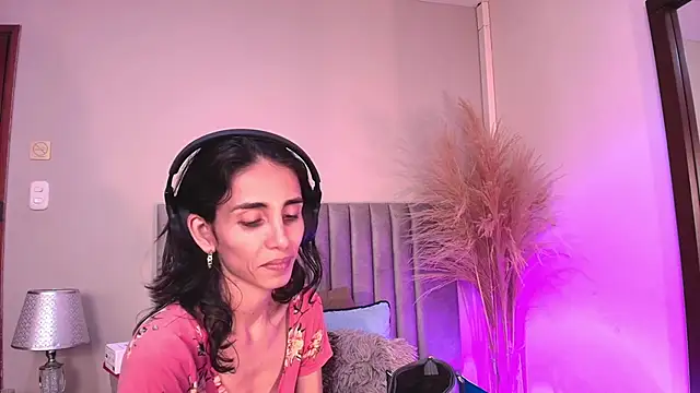 Nina Cavaali online show from September 8, 6:18 pm