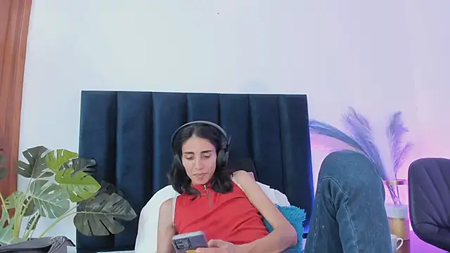 Nina Cavaali online show from September 12, 6:30 pm