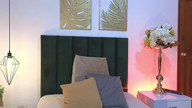 Nina Cavaali online show from September 29, 2:33 pm