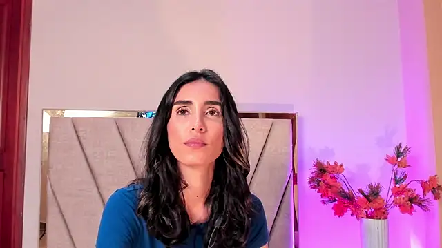 Nina Cavaali online show from November 3, 6:09 pm