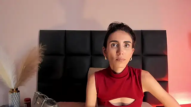 Nina Cavaali online show from December 2, 6:03 pm