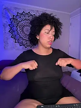 Snapshot of michell_bling1 chatting on January 20, 4:10 am michell bling1 online show from January 20, 4:10 am