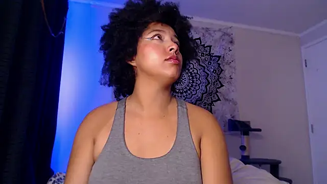 Snapshot of michell_bling1 chatting on February 8, 6:33 am michell bling1 online show from February 8, 6:33 am