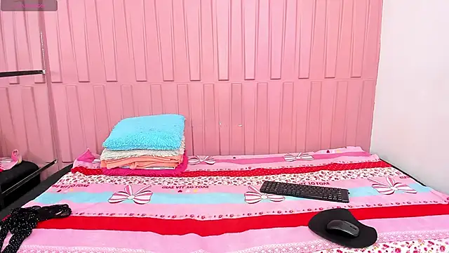 Briana Wells  online show from December 27, 1:39 pm