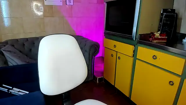 Leticia goddes online show from December 13, 10:55 pm