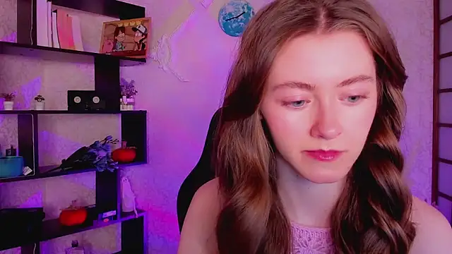 KateCuddle online show from December 19, 2:12 am