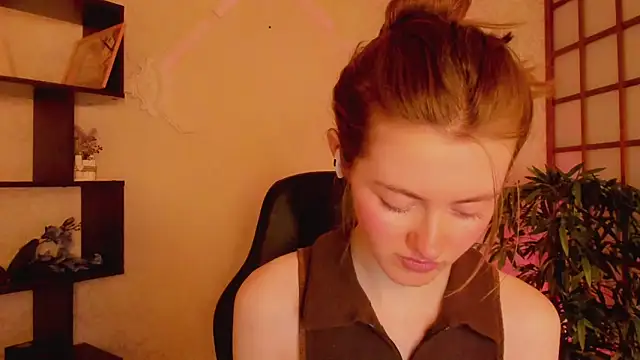 KateCuddle online show from March 13, 2:27 am