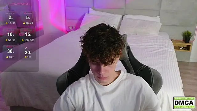 cute thomas online show from December 1, 7:03 pm