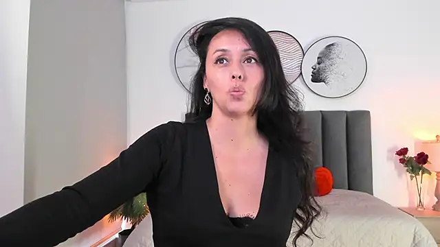 SaharaGarcia   online show from February 19, 10:20 pm