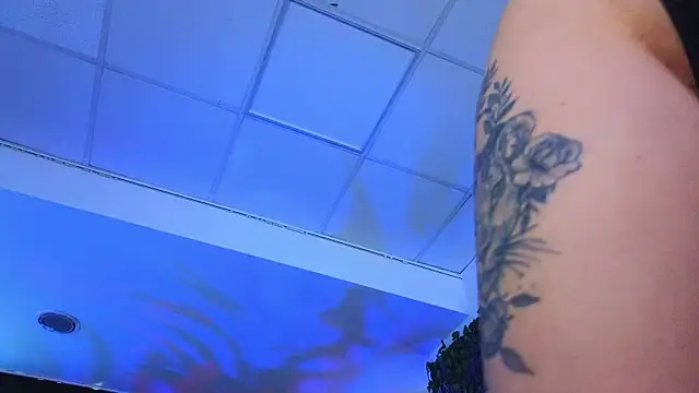 Snapshot of HotSkinnyX chatting on January 23, 12:52 pm HotSkinnyX online show from January 23, 12:52 pm