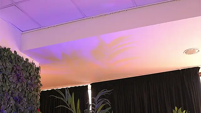 Snapshot of HotSkinnyX chatting on February 22, 6:06 am HotSkinnyX online show from February 22, 6:06 am