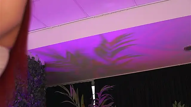 Snapshot of HotSkinnyX chatting on March 1, 5:31 am HotSkinnyX online show from March 1, 5:31 am