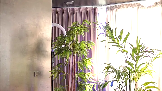 Snapshot of HotSkinnyX chatting on October 11, 9:41 am HotSkinnyX online show from October 11, 9:41 am