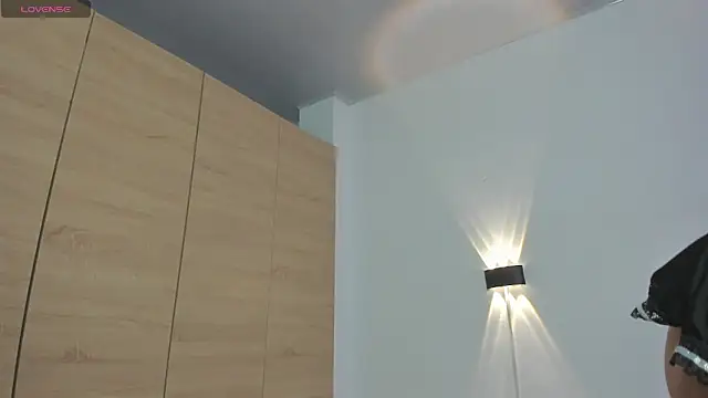 isabella thomsonp online show from March 21, 11:45 pm