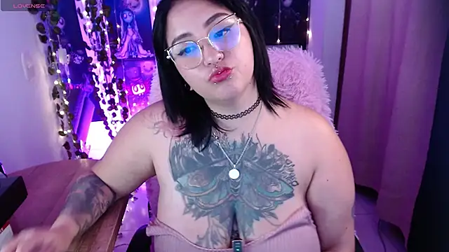 Snapshot of _Ali_Brinck_ chatting on January 22, 7:25 am Ali Brinck online show from January 22, 7:25 am