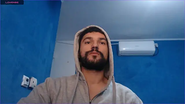 Snapshot of alex_blu chatting on October 4, 9:51 am alex blu online show from October 4, 9:51 am