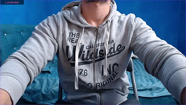 Snapshot of alex_blu chatting on October 8, 10:35 am alex blu online show from October 8, 10:35 am