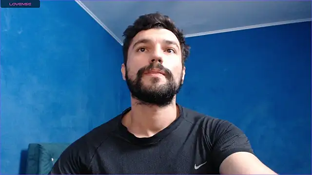 Snapshot of alex_blu chatting on October 9, 8:34 am alex blu online show from October 9, 8:34 am