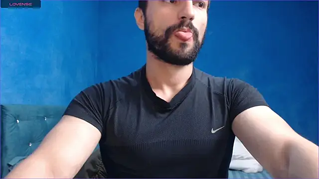 Snapshot of alex_blu chatting on October 9, 9:13 pm alex blu online show from October 9, 9:13 pm